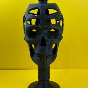 Skull Helmet and Mask Display Stand – Adjustable Skeleton Design for Helmets, Cosplay, and Masks