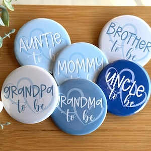 Broches de Chá de Bebê em Formato de Coração – Futura Mamãe, Futuro Papai, Futura Vovó | Lembrancinha Neutra para Revelação de Gênero | Conjunto de Broches com Tema de Coração