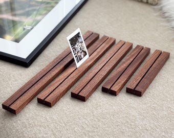 Juego de 5 soportes para fotos de madera de caoba / Portafotos minimalistas / Exhibidor de escritorio hecho a mano / Regalo de decoración para el hogar