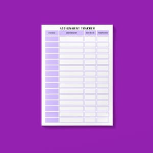 K&ouml;nnte beinhalten: Ein wei&szlig;er Aufgaben-Tracker mit lila Rand und Text auf lila Hintergrund. Der Tracker enth&auml;lt Spalten f&uuml;r Kurs, Aufgabe, F&auml;lligkeitsdatum und Fertigstellungsstatus. Der Text "ASSIGNMENT TRACKER" steht oben.