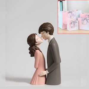 Resin Heart Sculptures: Modern Couple Statue, Home Decor Miniatures