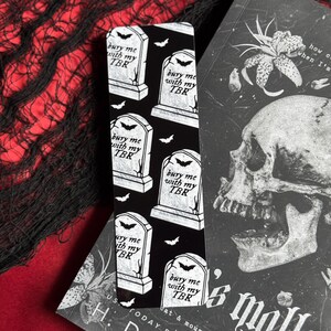 Begraben Sie mich Lesezeichen | Dunkle Romanze | Booktok Lesezeichen | Bücherwurm Accessoires | Buch-Liebhaber Geschenk | Handarbeit | Dunkle Romanze | Gothisches Lesezeichen