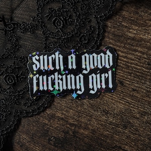 Pegatina "Qué buena chica" — Pegatina para amantes de los libros, Regalo para amantes de los libros, Accesorio para amantes de los libros de romance oscuro, Pegatina de terror Booktok, Club de lectura, Picante