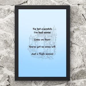 Puede incluir: Impresión enmarcada con un fondo degradado azul claro y una ilustración de castillo. El texto dice: "¡Es solo un rasguño, he tenido peores! ¡Vamos! No te quedan brazos. Solo una herida superficial."