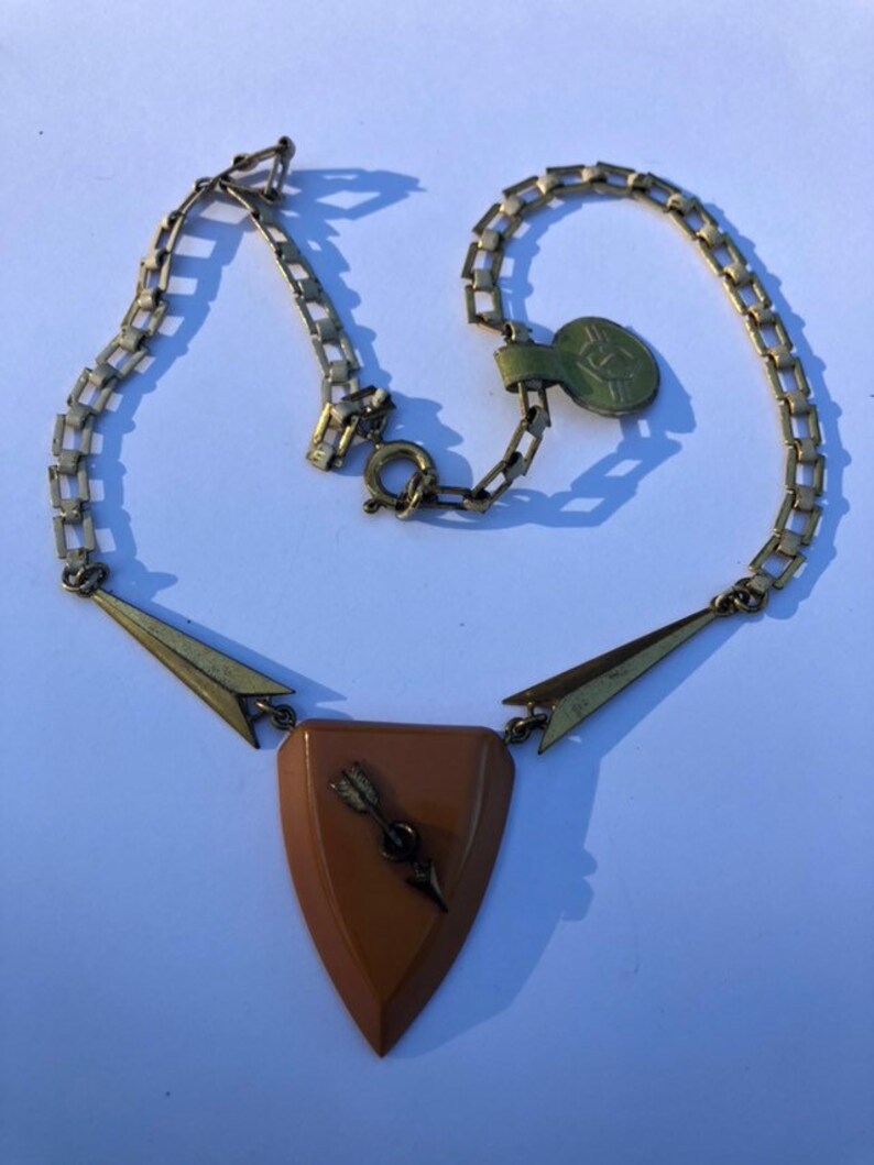Vintage Bakelite 1940s pendant necklace never worn with original tags
