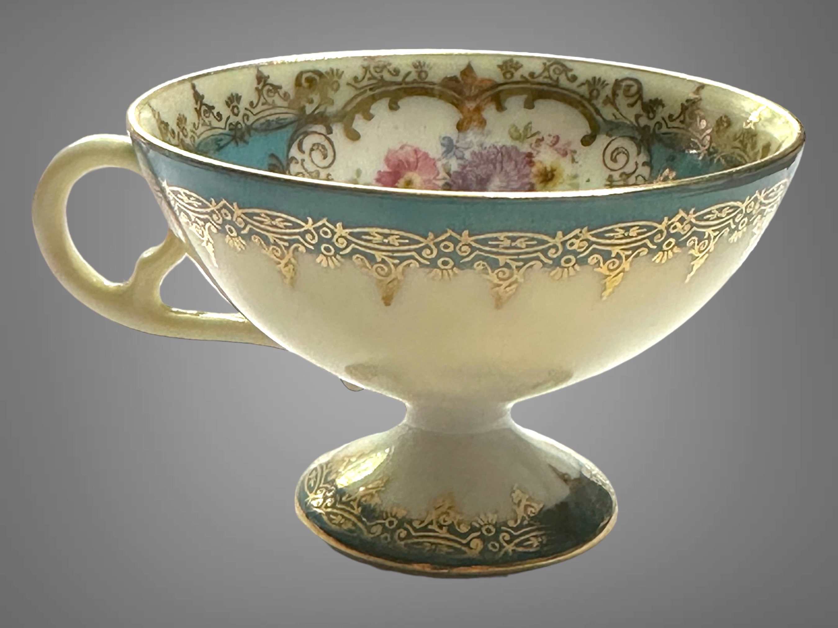 ANTIQUE ROYAL VIENNA HAND PTD. CABINET CUP & SAUCER: 団塊の
