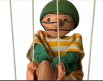 Vintage Fairyland Fußballspieler Marionette 4 Saiten Puppenpuppe 8in Spielzeug