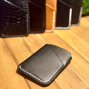 Carteira de couro pequena feita à mão premium, porta-cartões: Descubra a elegância vintage genuína de couro, presente para homens, presente para mulheres, carteira fina com cartão RFID