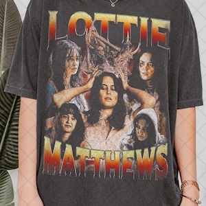 Retro 90&#39;s Comfort Colors Lottie Mathews Yellowjackets T-Shirt, TV-Show Fan Bootleg Vintage Tee T-Shirt, Geschenk für Frauen und Männer
