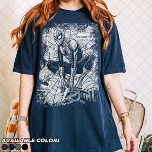 Camiseta retro de los 90 de Spider-Man con colores cómodos, Spider-Man Brand New Day, camiseta para fans del MCU, regalo para mujeres y hombres (camiseta unisex). imagen 3
