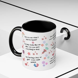 Puede incluir: Una taza blanca y negra con un asa negra. La taza tiene un fondo blanco con ilustraciones y texto rosa y azul. El texto en la taza dice: "Can you see what I had for lunch?", "My baby looks like an alien. Are you sure everything is okay", "Am I having a boy or girl? - every male patient", "That girl is so cute, she was expecting ice cream", "Wow, the baby looks just like her husband".