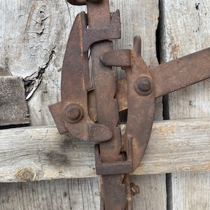 Antique Vintage Cast Iron Fence Post Wire Cranking Ratcheting