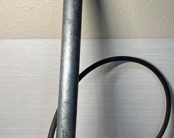 Bomba de aire manual vintage de los años 50, para neumáticos y pelotas, con mangos de madera roja