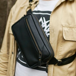 Personalisierte Leder Umhängetasche für Mann, Individuelle Leder Gürteltasche, Schwarze Leder Gürteltasche, Personalisiertes Geschenk