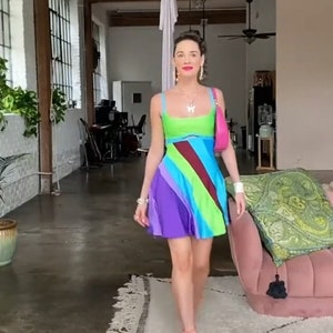 HECHO A PEDIDO Jenna Rink 13 pasando a 30 Vestido inspirado en la escena de suspense de la película y usado por Christa Allen en Tiktok en 2020 imagen 8