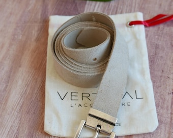 Cintura unisex in pelle con spacco verticale, colore beige - Cintura in pelle bovina - Ecologica - Prodotta in Francia.