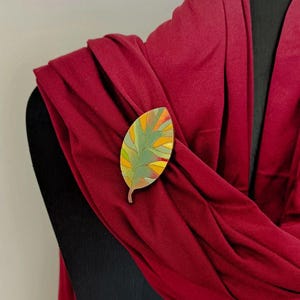 Hand-Painted Wooden Leaf Brooch – Autumn Colours Eco-Friendly Fall Jewelry Forest Pin Green Accessories London