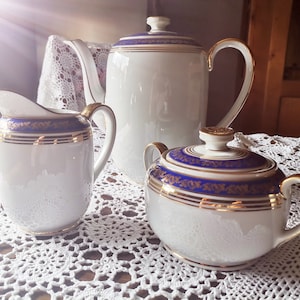 Oud Beiers koffieservies - koffiepot, mokkapot, melkkannetje, suikerpot - vintage koffie-/mokkaservies - wit, kobaltblauw, goud