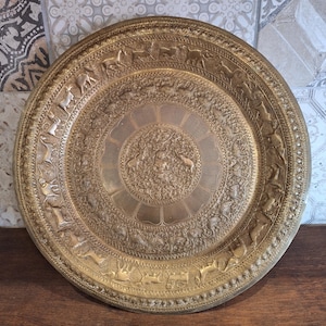 old oriental / Indian brass wall plate - wall decoration - large vintage tray - richly decorated - chiseled - 60s 70s