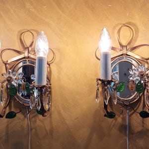 Pair of vintage wall lights in the style of Maison Baguès / Banci Firenze - wall crystal chandelier with flowers and leaves - gold-plated metal - 50s
