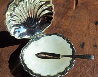 Burriera a conchiglia placcata in argento con inserto in vetro e coltello - Sheffield, Inghilterra - Piatto per caviale di capesante - Piatto da portata per burro e caviale