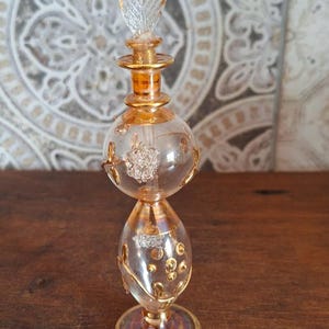 grande bottiglia di vetro egiziano vintage - placcata in oro con motivo inciso - soffiata a bocca - vecchia bottiglia di profumo - lucentezza della madreperla