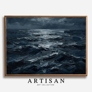 Peut inclure: Peinture à l'huile d'une scène d'océan sombre avec des coups de pinceau texturés. L'œuvre représente des vagues sous un ciel nuageux, avec un cadre doré. Le texte "ARTISAN ART COLLECTION" est affiché en bas.