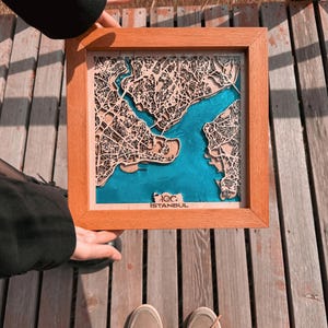 Carte d'Istanbul en bois et en résine | Décoration murale urbaine bohème pour les amateurs d'histoire et les rêveurs | Cadeau fait main pour lui ou pour elle. Cadeau du 5e anniversaire