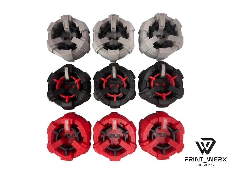Puede incluir: Conjunto de diez marcadores de bola de golf, con un dise&ntilde;o negro y rojo con un logotipo blanco. Los marcadores est&aacute;n dispuestos en tres filas, con tres marcadores en cada fila. Los marcadores est&aacute;n hechos de pl&aacute;stico y tienen una forma circular.