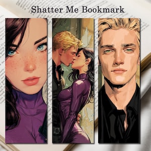 Puede incluir: Juego de tres marcapáginas de la serie de libros "Shatter Me". Los marcapáginas muestran ilustraciones de personajes: una mujer con ojos azules, una pareja besándose y un hombre con ojos verdes. El texto "Shatter Me Bookmark" está en la parte superior.
