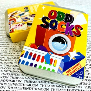 Jogo de cartas Odd Socks - Jogo de família, jogo de viagem, diversão de férias, escolha um par, solteirona, jogos infantis, brinquedos, clássico, retrô, vintage, jogo em uma lata