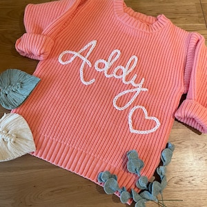 Maglione lavorato a maglia ricamato a mano personalizzato per bambini