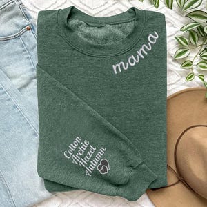 Custom Embroidered Mama Sweater with Kids Name on Sleeve, Personalised Mom Sweatshirt, Minimalist Momma Sweater, Mothers Day Gift for Mom