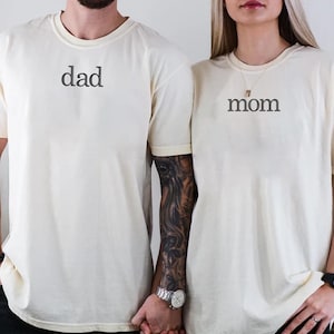 Custom Embroidered Mom Dad Shirt, Personalised Parent Shirt for Mother&#39;s Day or Father&#39;s Day, New Baby Gift, Parents Matching Shirts Gift