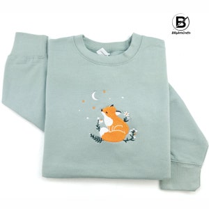 Vintage Aesthetic Fox Moon Art Sweatshirt, Floral Daisy Embroidered Design Unisex Crewneck Sweater, Cute Nature Forest Fox Minimalist Jumper