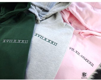 Moletom com capuz bordado com numerais romanos combinando, iniciais personalizadas com mangas em formato de coração, moletom personalizado para casais que desejam comemorar aniversário de namoro, presente para namorado