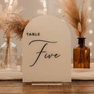 Placa de mesa personalizada para casamento com suporte, placa de acrílico dupla face, decoração moderna e elegante para mesa de recepção, 12,7 x 17,8 cm (5 x 7 polegadas).
