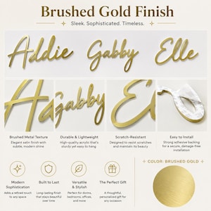 Op de afbeelding: Gepersonaliseerde naambordjes in een geborstelde gouden afwerking met de namen Addie, Gabby en Elle in een cursief lettertype. De afbeelding bevat close-ups van de metalen textuur, de zelfklevende achterkant en een cirkelvormig kleurstaal.