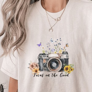 Boho Floral Shirt, Wildflower Vintage Sweatshirt,Wild Flowers Camera Sweater, Photographer Hoodie, Camera T-Shirt, Photography Lover Gift