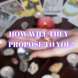 Puede incluir: Primer plano de una mano sosteniendo una bola de cristal con el texto "HOW WILL THEY PROPOSE TO YOU?" en letras moradas. El fondo está desenfocado y muestra cartas de tarot, velas y otros cristales.