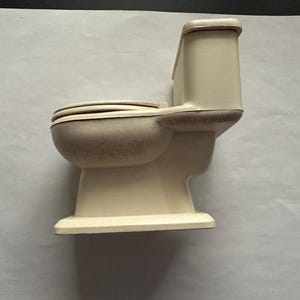 1:6 scale Toilet