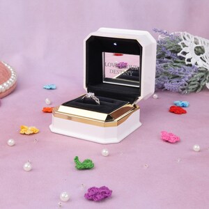 Caja doble para anillos con LED: Organizador de anillos de compromiso de terciopelo imagen 5