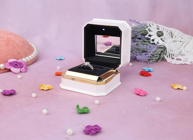 Caja doble para anillos con LED: Organizador de anillos de compromiso de terciopelo imagen 5