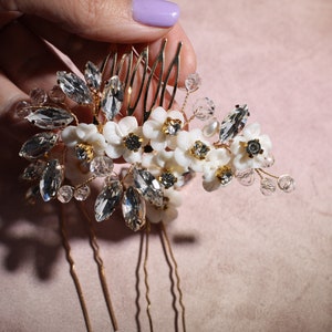 White flowers bridal hair comb and hair pins set. Floral wedding hair comb and pins. Crystal hair accessories. Prom jewelry set SLcomb5012g image 2