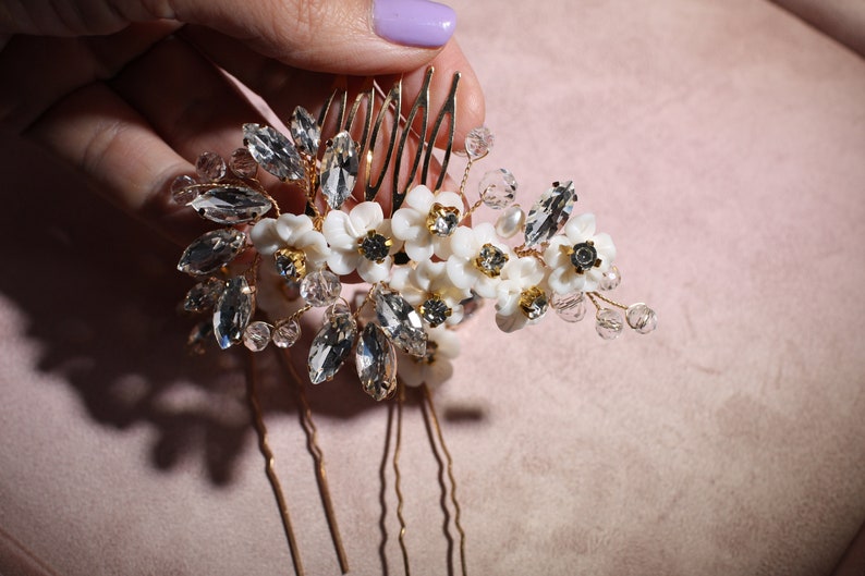 White flowers bridal hair comb and hair pins set. Floral wedding hair comb and pins. Crystal hair accessories. Prom jewelry set SLcomb5012g image 2