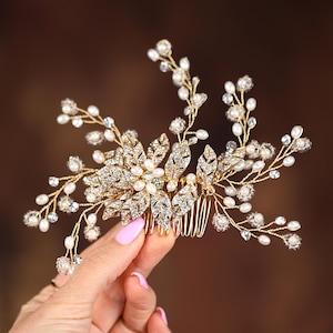 Handmade Gold Flower Pearl Wedding Hair Comb: Bridal Hair Jewelry