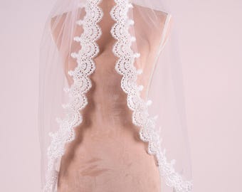 White Wavy Edge Wedding Veil, Soft Tulle Bridal Headpiece, Elegant Scalloped Lace