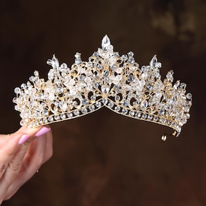 Gold crystal bridal tiara. Crystal wedding crown. Wedding headpiece. Vintage style rhinestone crown. Bridal Prom headpiece SLtiar1367g
