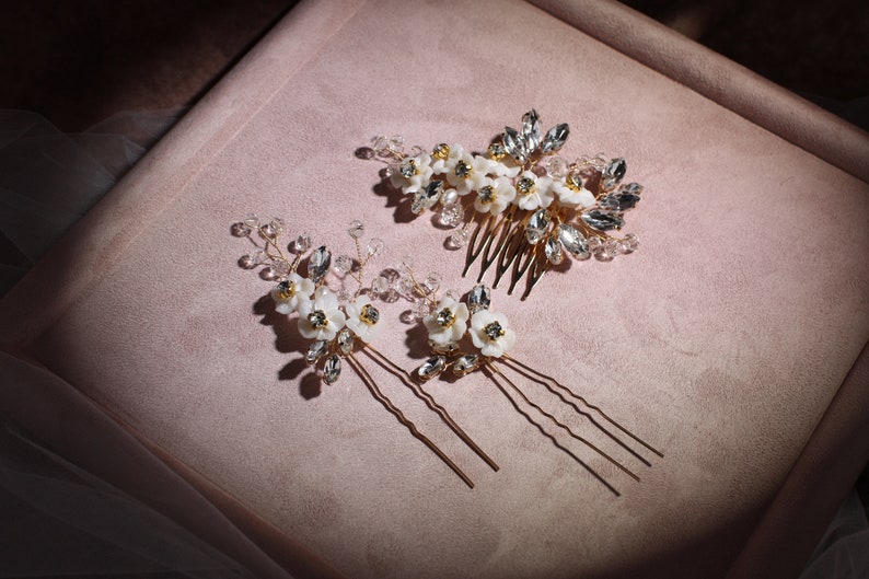 White flowers bridal hair comb and hair pins set. Floral wedding hair comb and pins. Crystal hair accessories. Prom jewelry set SLcomb5012g image 4