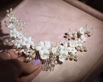 White flowers bridal comb. Silver wedding hair comb. Pearl hair accessories. White wedding. Floral hair comb SLcomb5005s